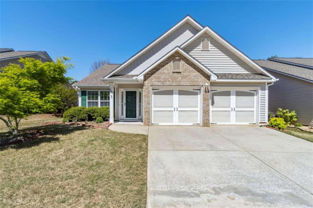 a view of a house with a yard