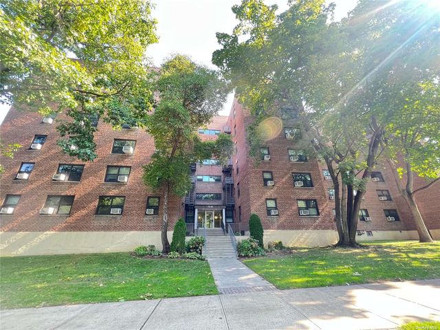 $395,000 | 75-05 210th Street, Unit 6H | Oakland Gardens