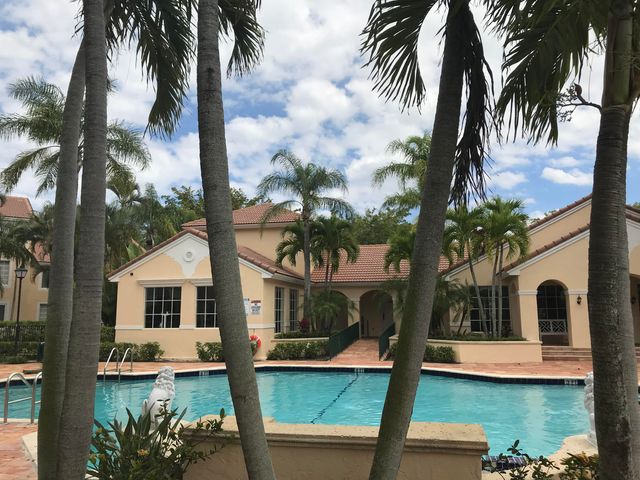 $1,900 | 1727 Village Boulevard, Unit 207 | The Villages of Palm Beach Lakes