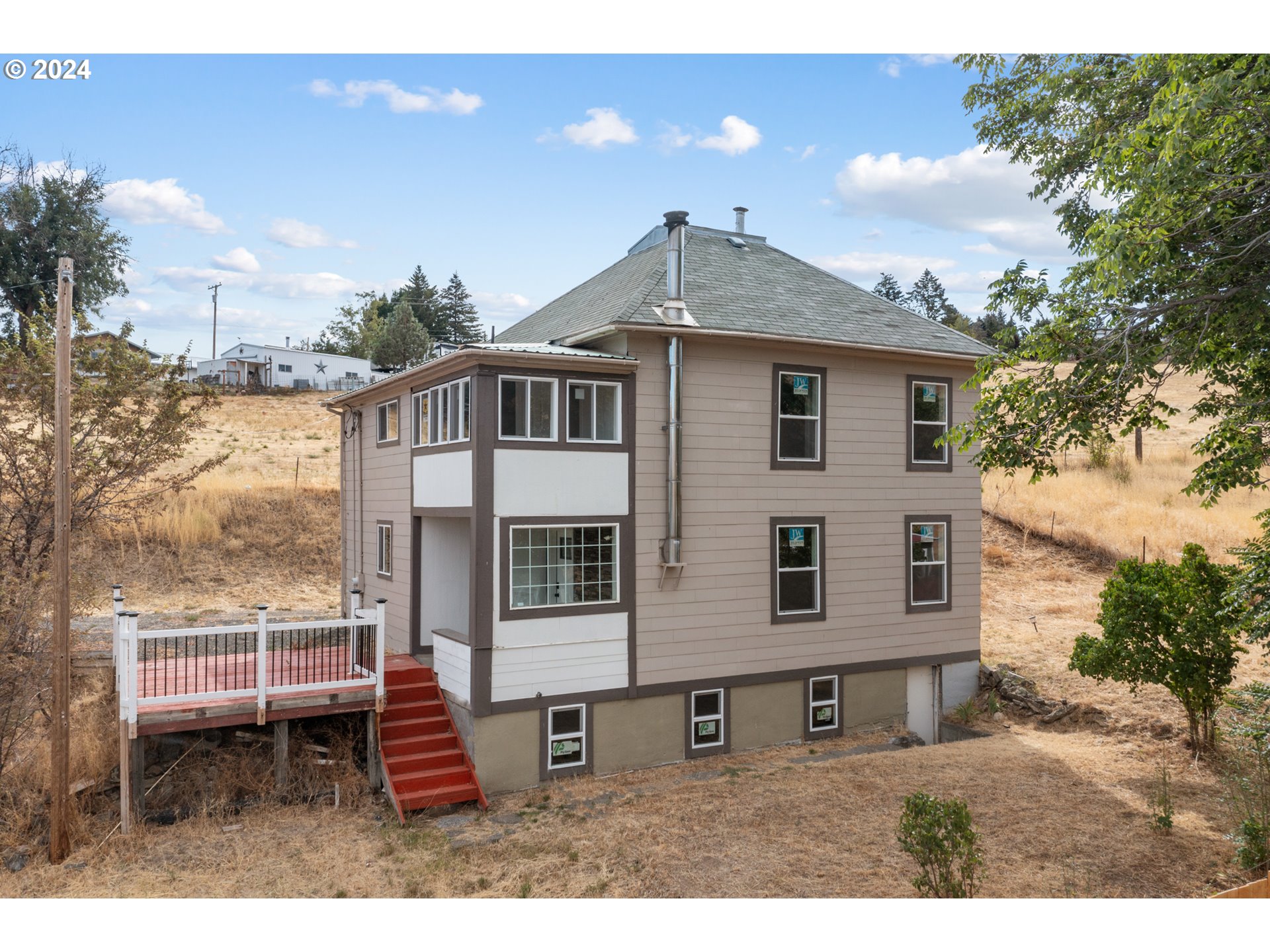 a view of a yard in front of a house with a yard