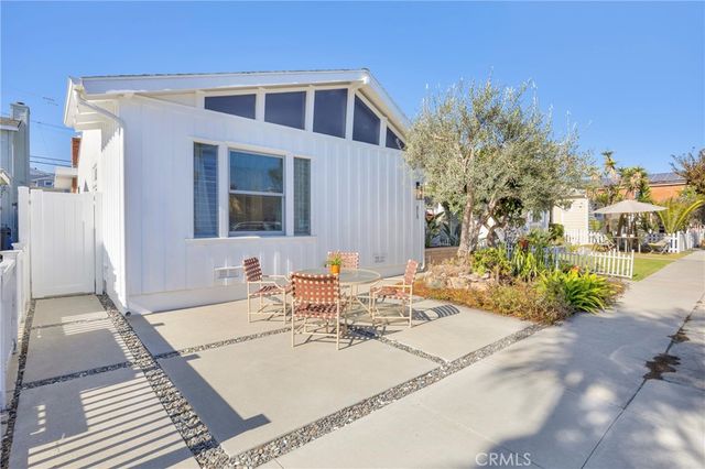 $1,599,000 | 313 14th Street | Seal Beach