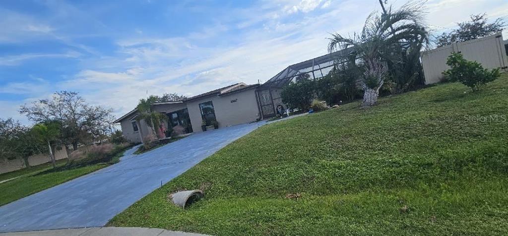 a view of a house with a yard