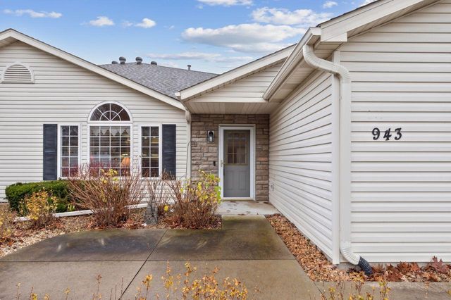 $309,900 | 943 Carriage Lane | Chaska