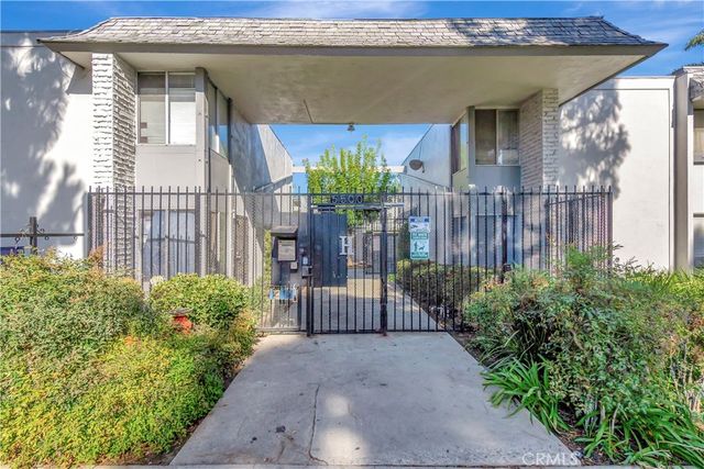 $370,000 | 5500 Ackerfield Avenue, Unit 211 | North Long Beach