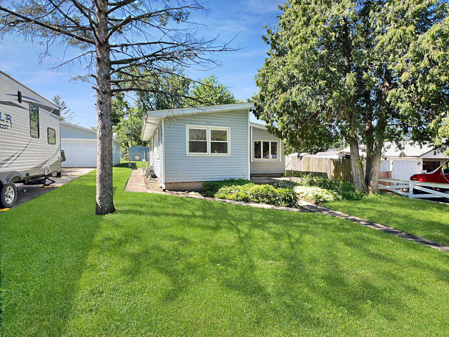 a view of a house with a yard