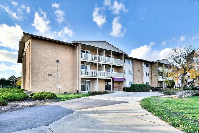 $219,900 | 940 Beau Drive, Unit 310 | Des Plaines