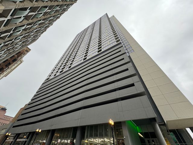 $30,900 | 235 West Van Buren Street, Unit P272T | The Loop