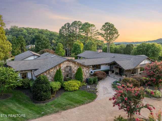 $3,995,000 | 1121 Clover Hill Lane