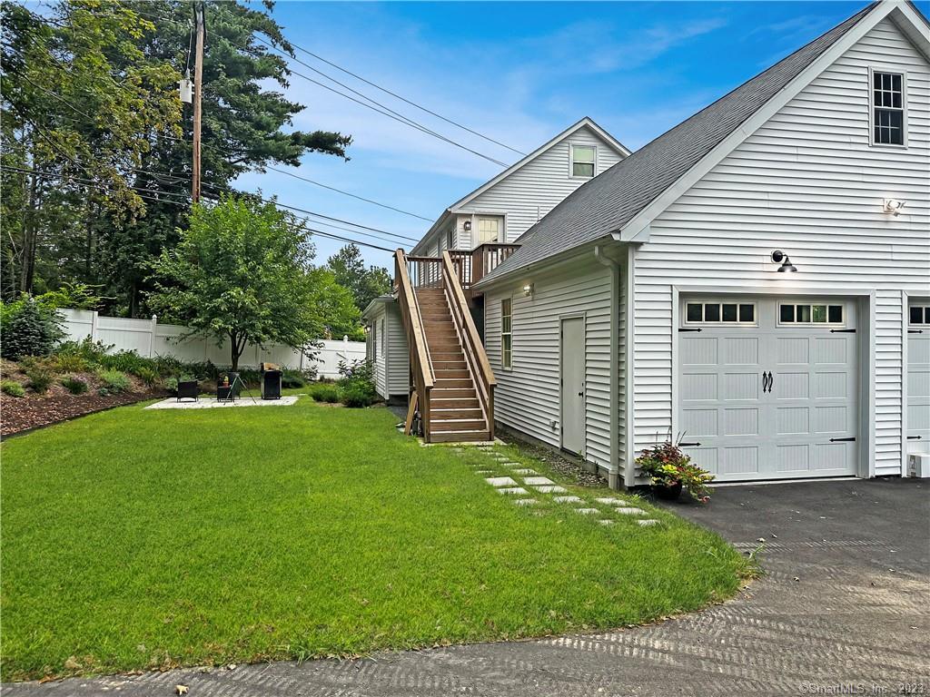 a view of a house with backyard and garden