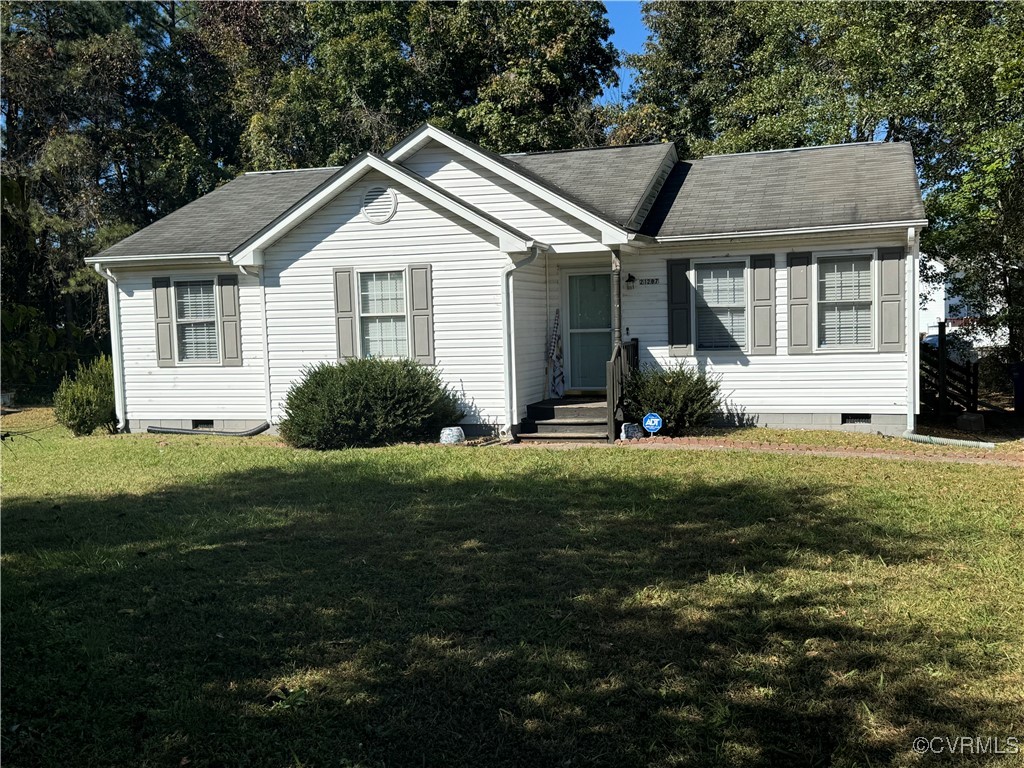 a view of house with garden