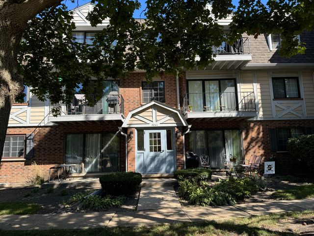 $205,000 | 3241 Milwaukee Avenue, Unit 1F | Glenview