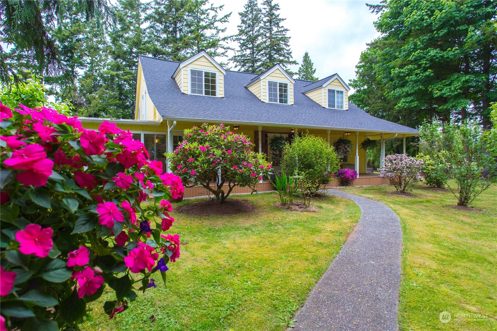 a view of a house with a yard and fountain