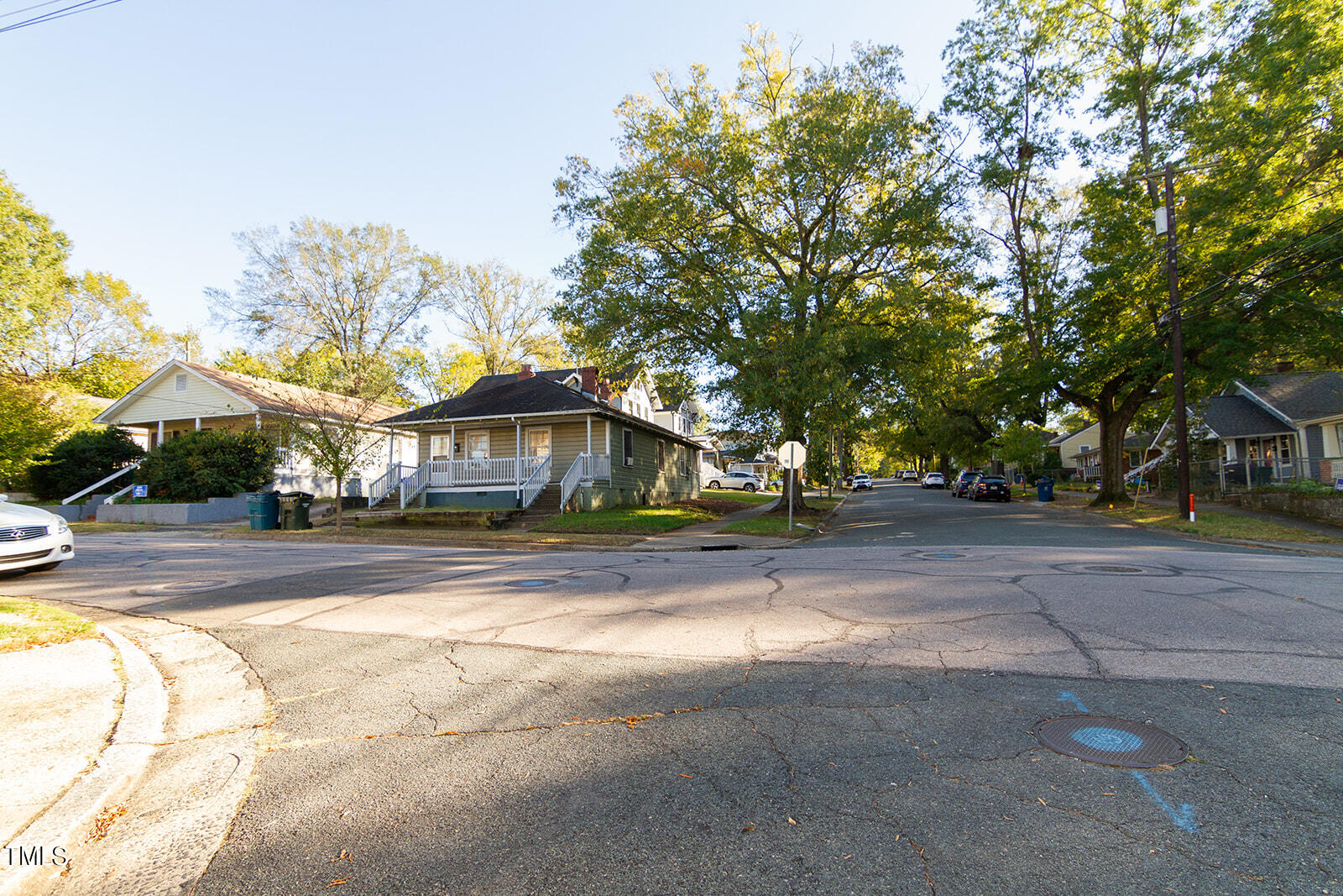 a view of a yard in front of a house