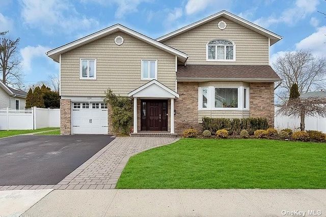 $1,568,000 | 124 Schoharie Drive | Jericho