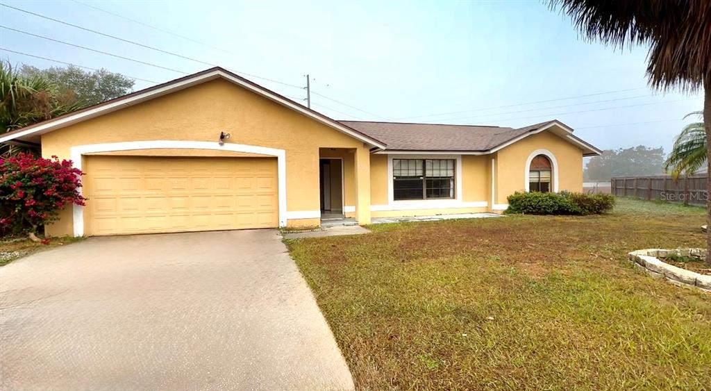 a view of front a house with a yard