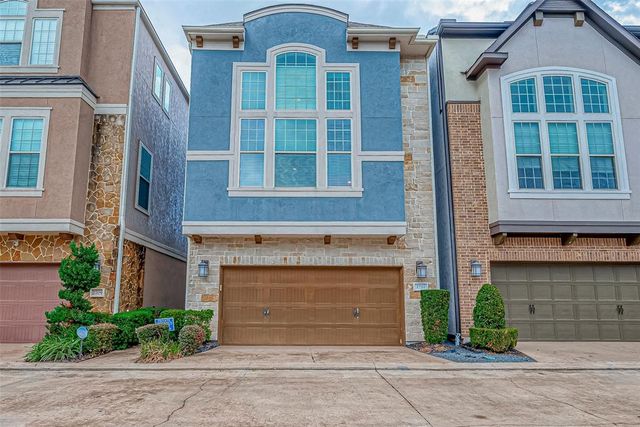 $419,999 | 2711 Strathwood Lane | Royal Oaks Square