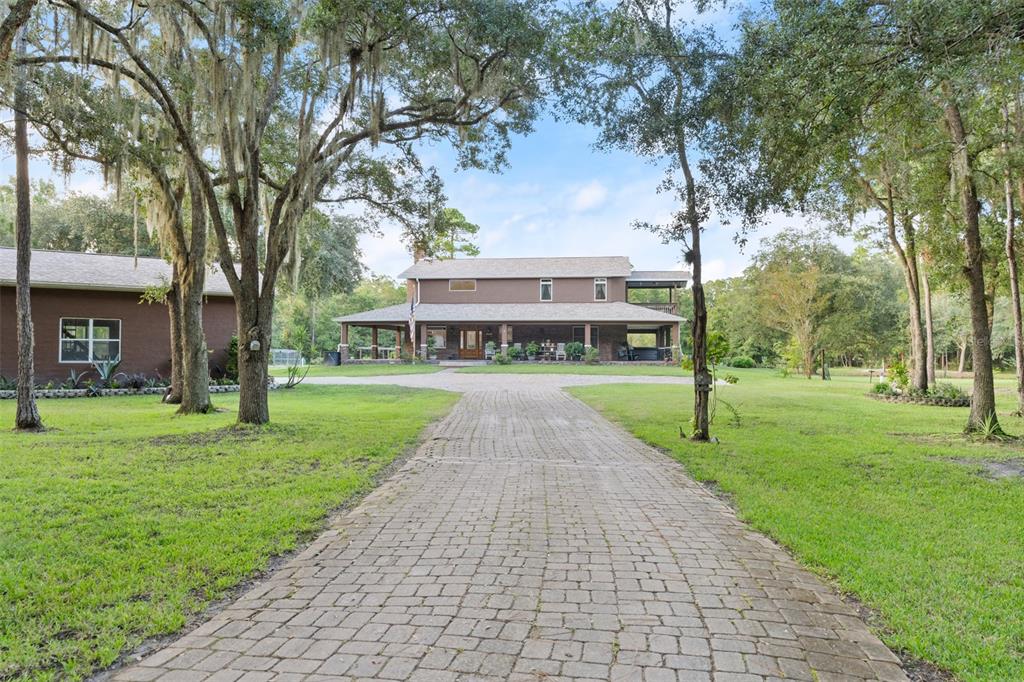 a view of a house with a yard