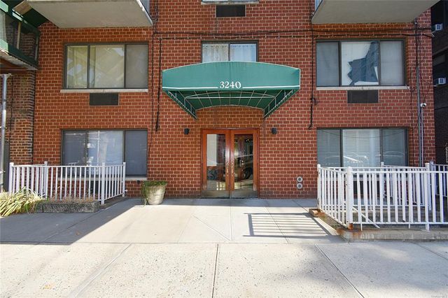 $269,900 | 3240 Netherland Avenue, Unit 1C | Central Riverdale