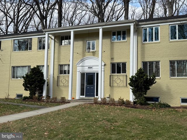 $359,900 | 10504 Montrose Avenue, Unit M2 | Parkside Condominiums