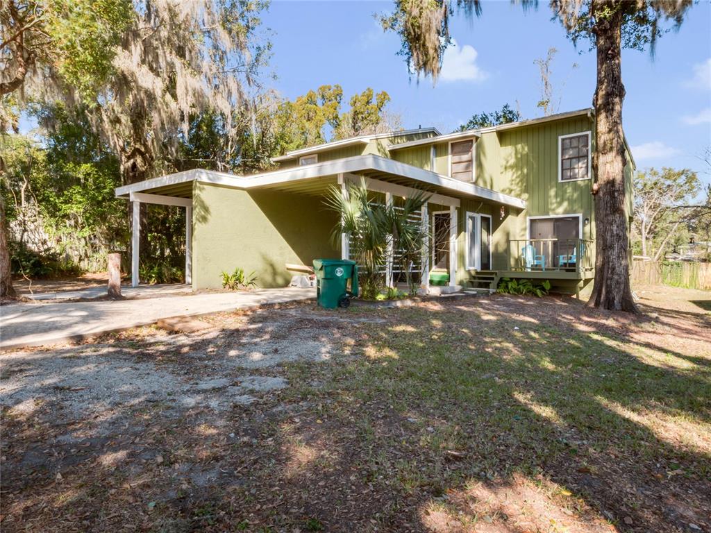 a view of a house with a yard