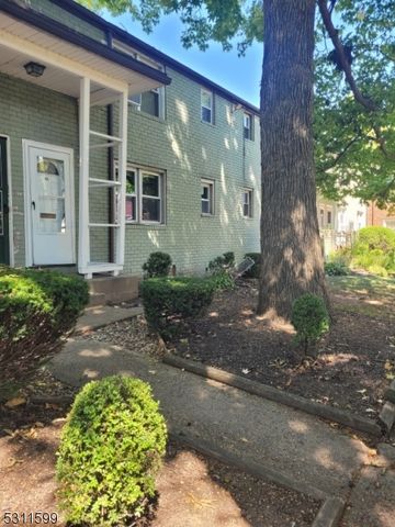 $219,900 | 1601 North Wood Avenue, Unit B1 | Linden