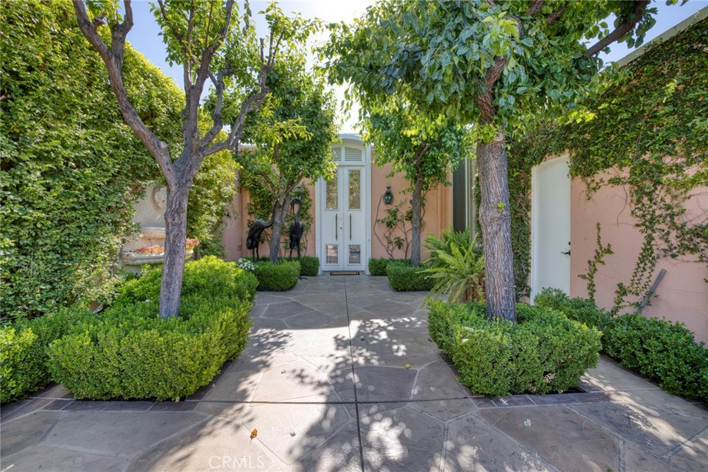 A private courtyard with lush greenery adds charm to the villa’s vibrant design.