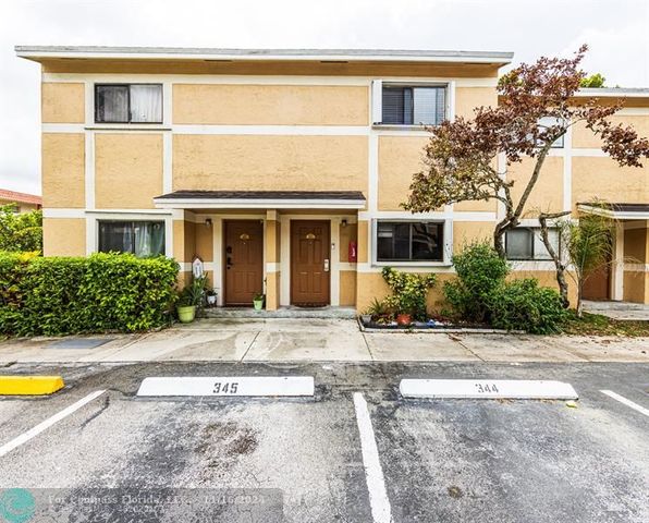 $2,600 | 321 Palm Circle East | The Palms of Pembroke Condominium