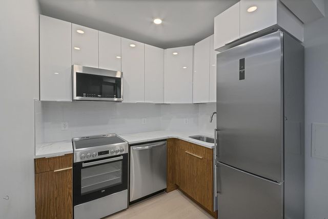 $6,024 | 253 East 10th Street, Unit 812 | East Village