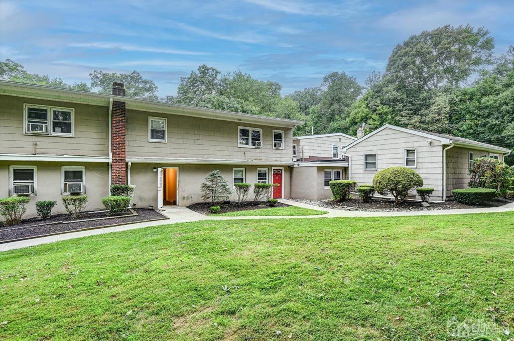 a view of a yard in front of house