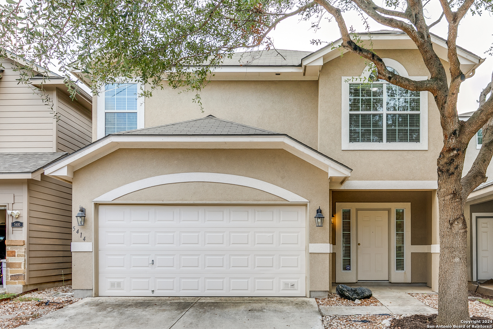 a front view of a house with garage