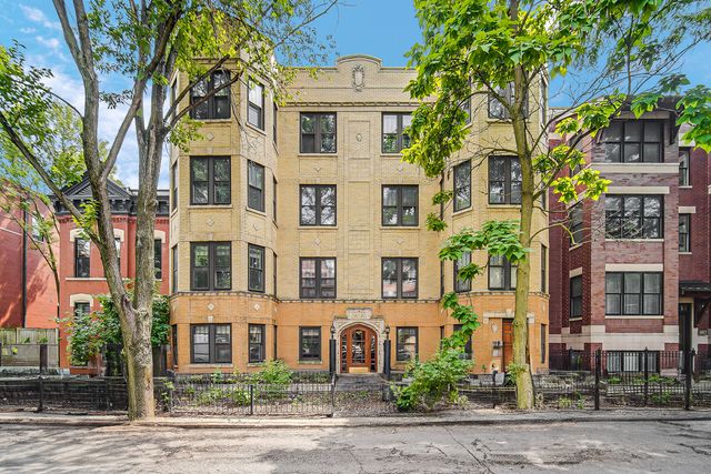 $429,900 | 2029 West Pierce Avenue, Unit 1W | Wicker Park