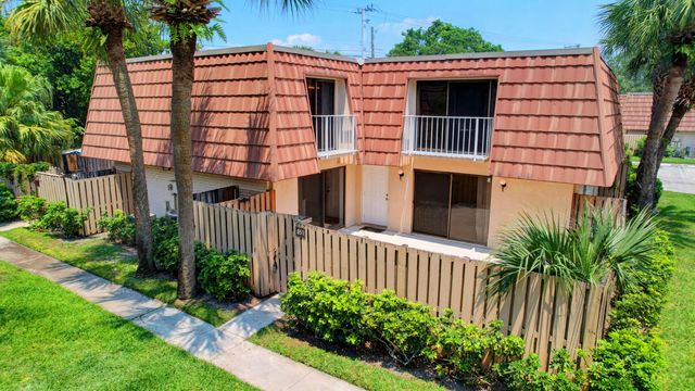 $239,900 | 851 Blue Ridge Circle | The Villages of Palm Beach Lakes