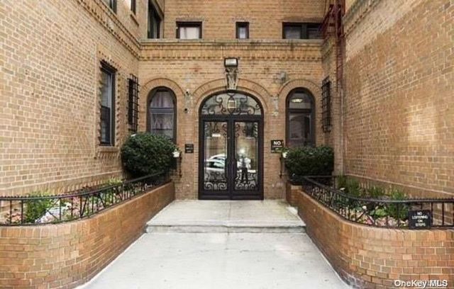 $2,100 | 35-63 88th Street, Unit 5L | Jackson Heights