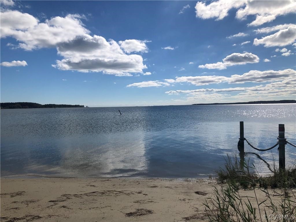 Short Walk to the Community Beach/North River Rive