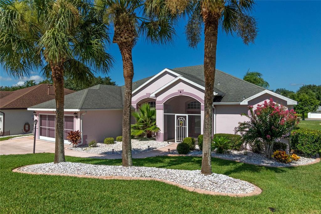 THIS HOME HAS LOTS OF "FLORIDA STYLE"!