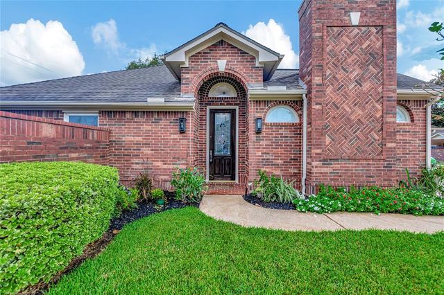 $377,000 | 302 Pine Creek Drive | Friendswood