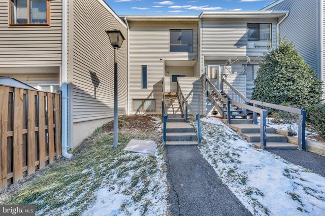 $324,900 | 8632 Village Square Drive, Unit 16/8632 | The Villages Condominiums