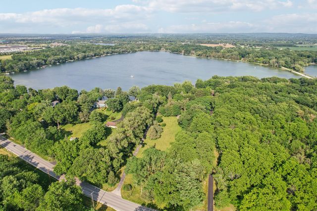 $1,870,000 | 1330 North Dousman Road | Summit