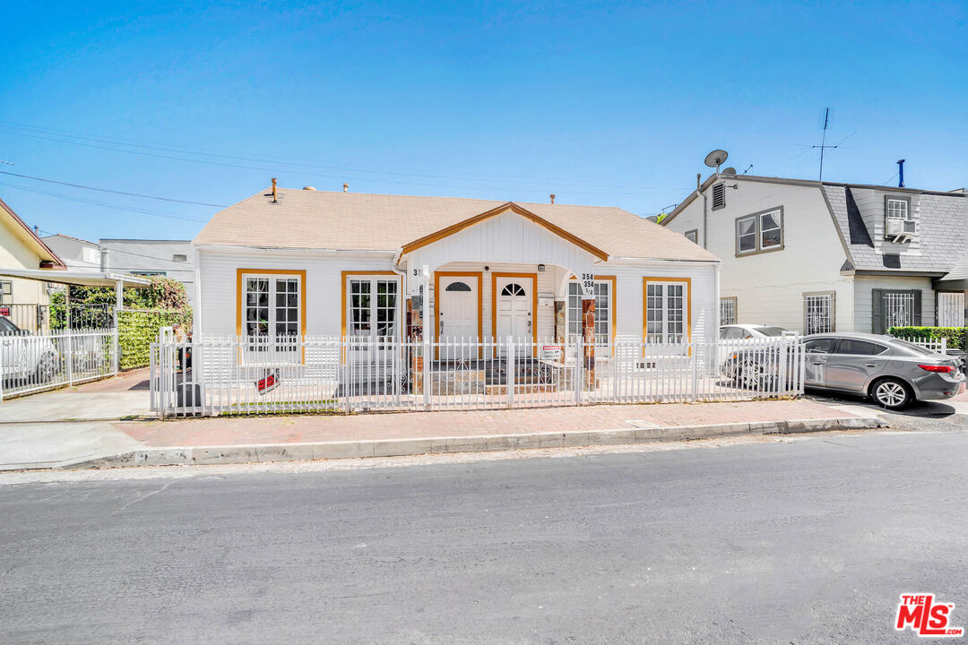 a view of a car park in front of house