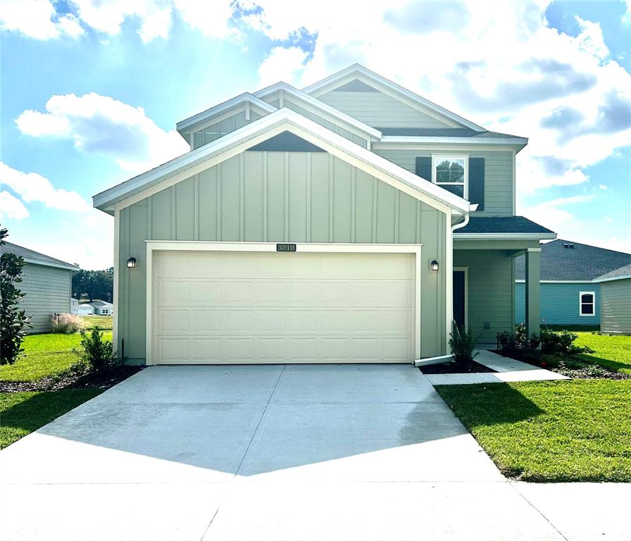 a view of a house with backyard