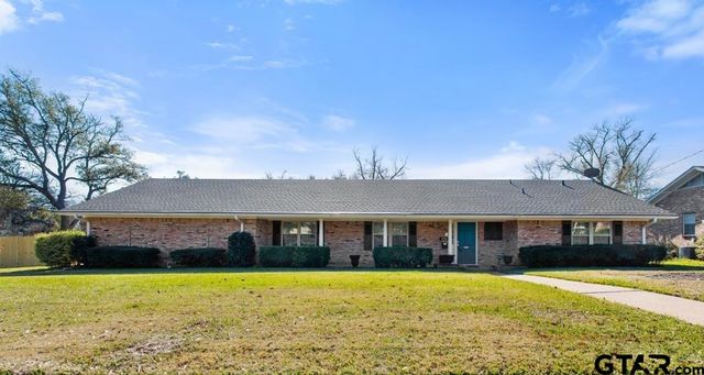 $368,000 | 1931 Sterling Drive | Northeast Tyler