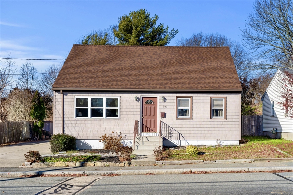 a view of a house with a yard and garage