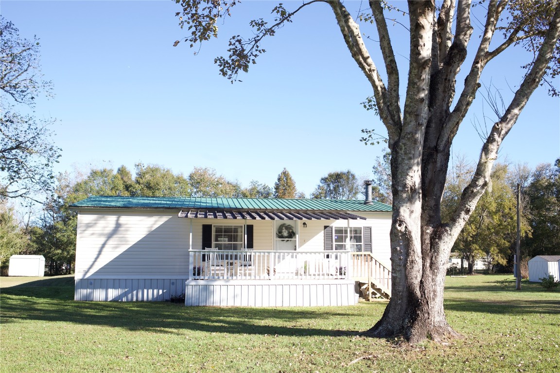 front view of house with a yard