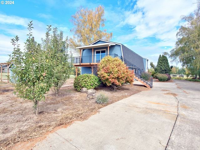 $709,900 | 9101 Southwest Trestle View Lane