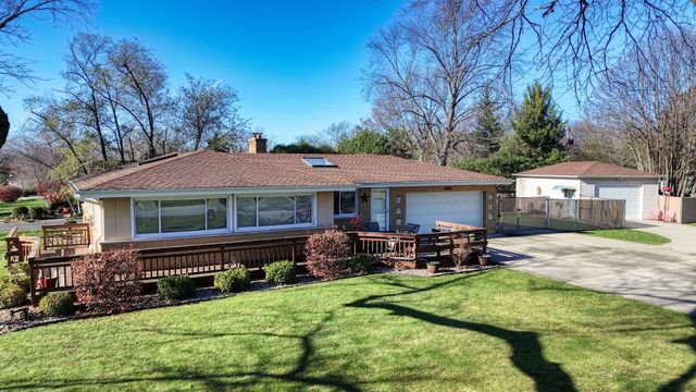 $475,000 | 6N306 Baker Drive | Bloomingdale Township - DuPage County