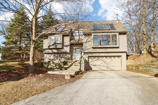 $479,900 | N28W29798 Oakwood Grove Road | Delafield Town