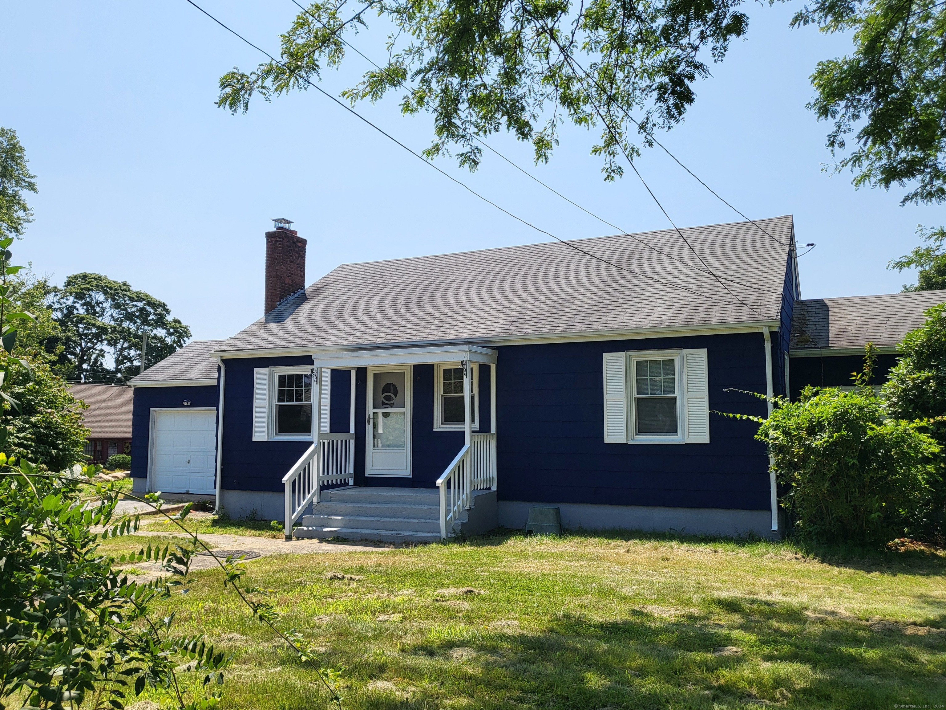 a view of house with yard