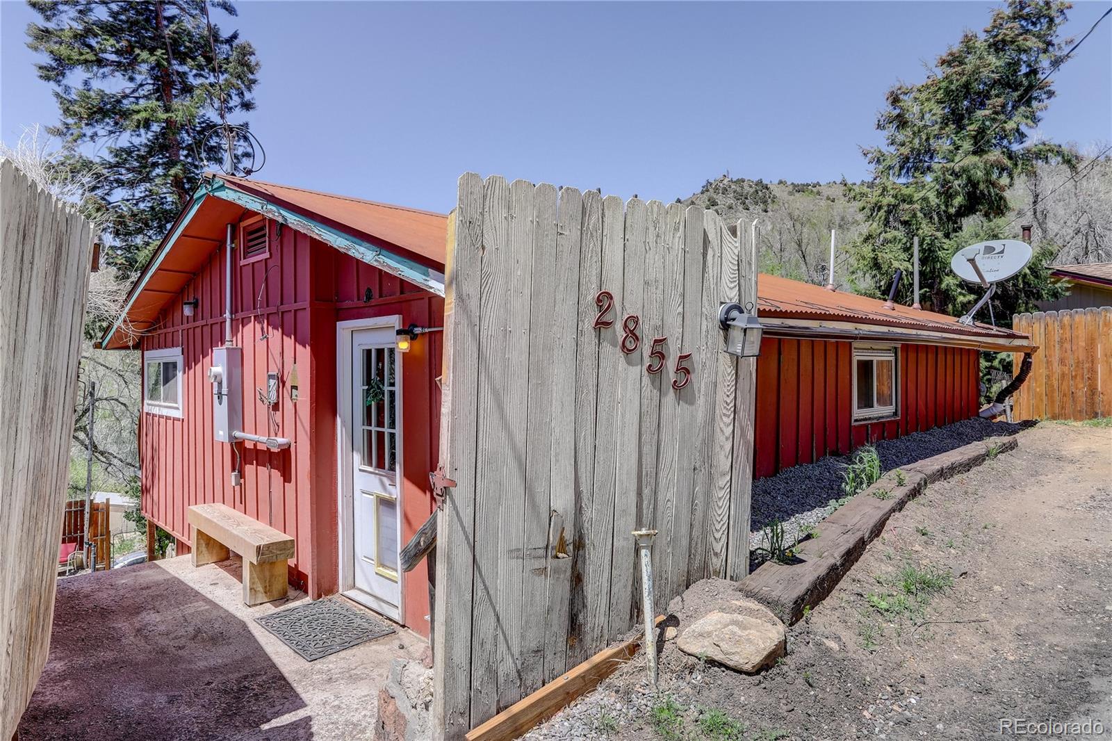 a view of a house with a backyard