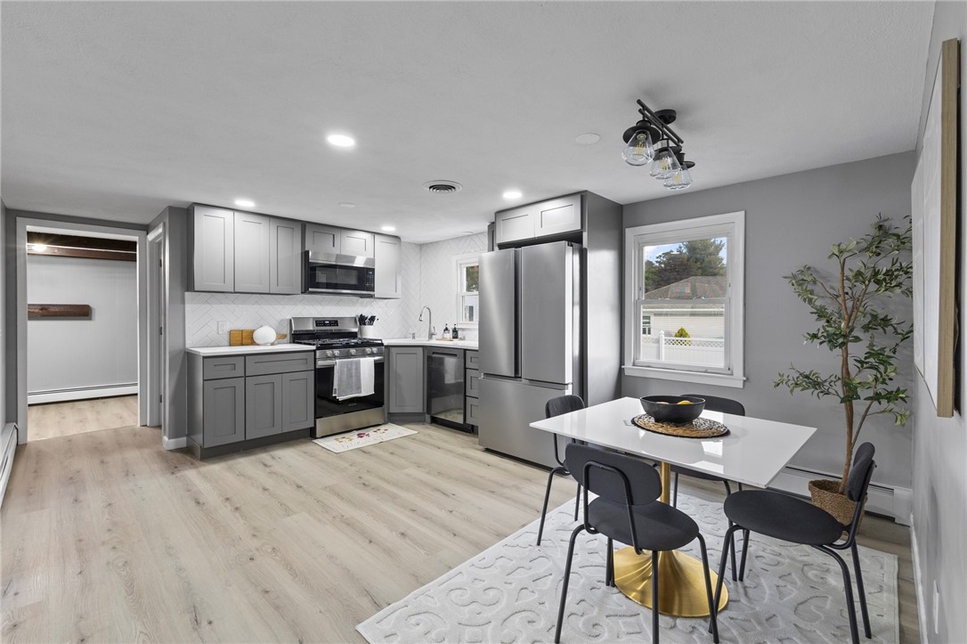 Kitchen/ Dining Room