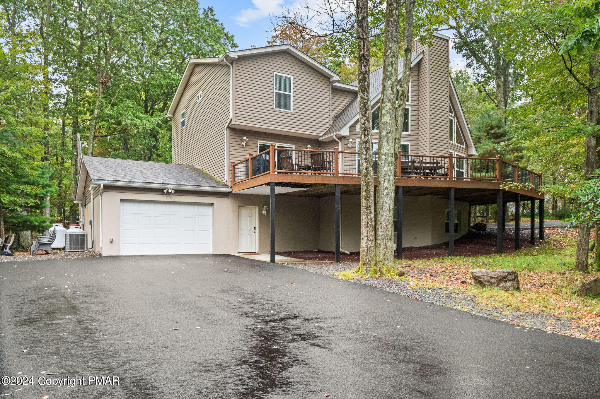 a view of house with a outdoor space